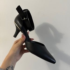 Akanne Klein Black Heels